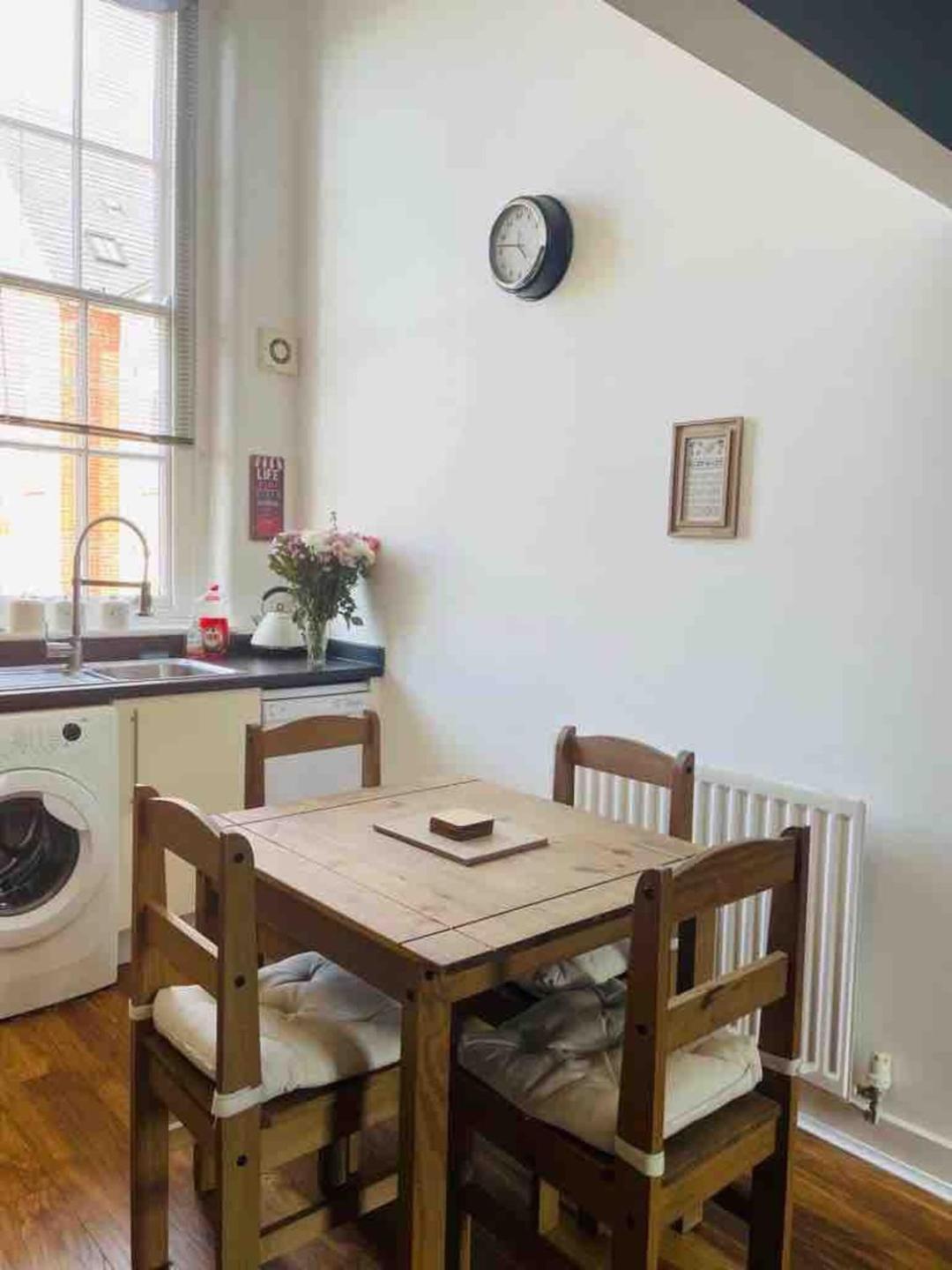 2 Bed Self Contained Apartment Wrexham Exterior photo