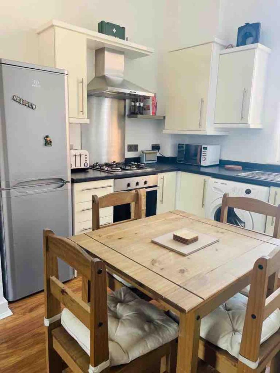 2 Bed Self Contained Apartment Wrexham Exterior photo