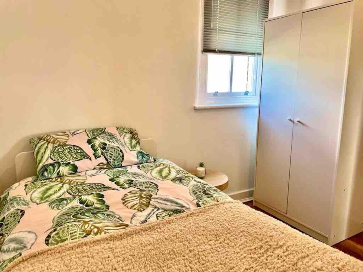 2 Bed Self Contained Apartment Wrexham Exterior photo